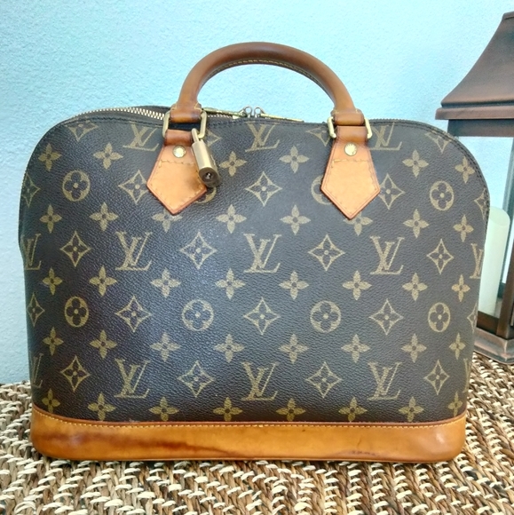 Louis Vuitton Alma PM ๐๐
- Picture 3 of 11